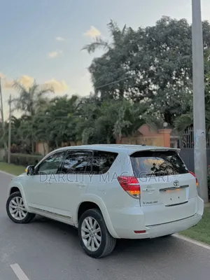 Toyota Vanguard 2010 White