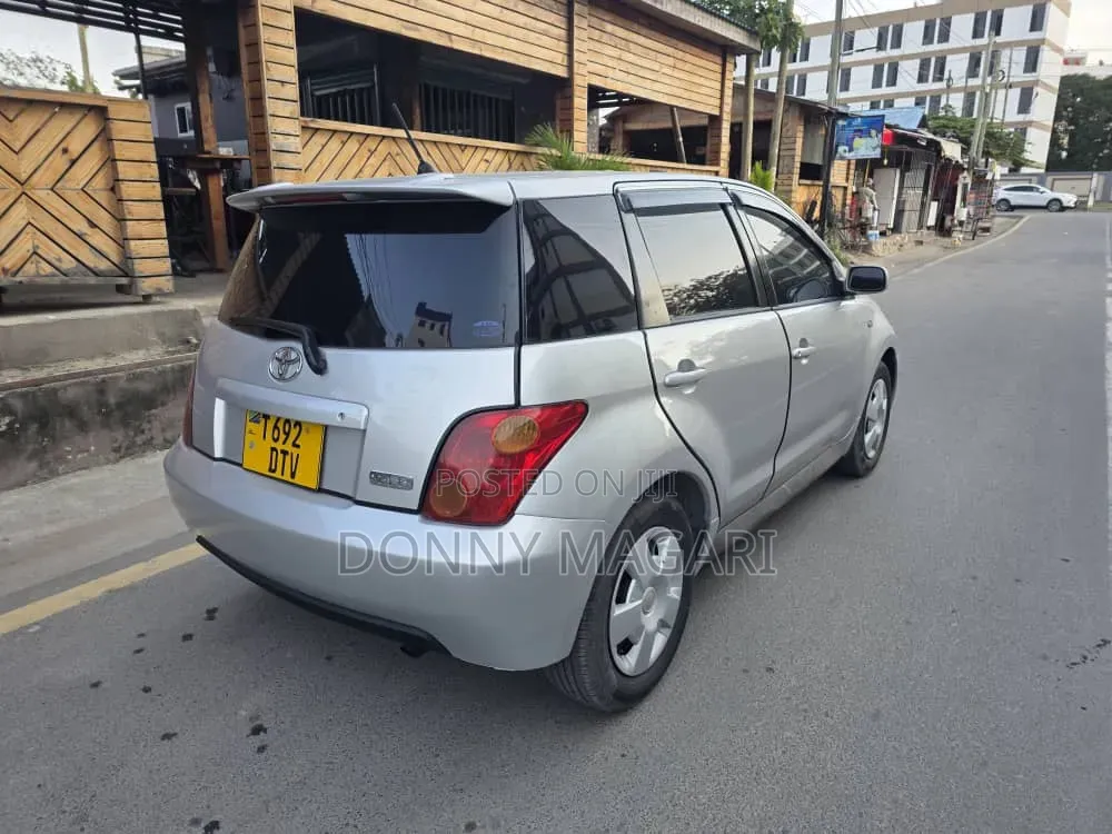 Toyota IST 2004 Silver