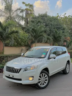 Toyota Vanguard 2010 White