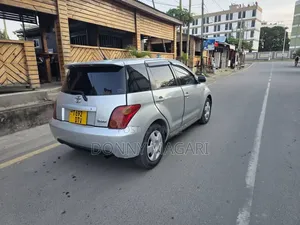 Toyota IST 2004 Silver