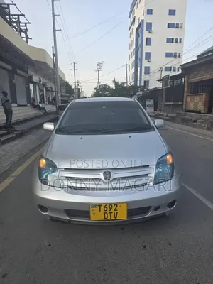 Toyota IST 2004 Silver