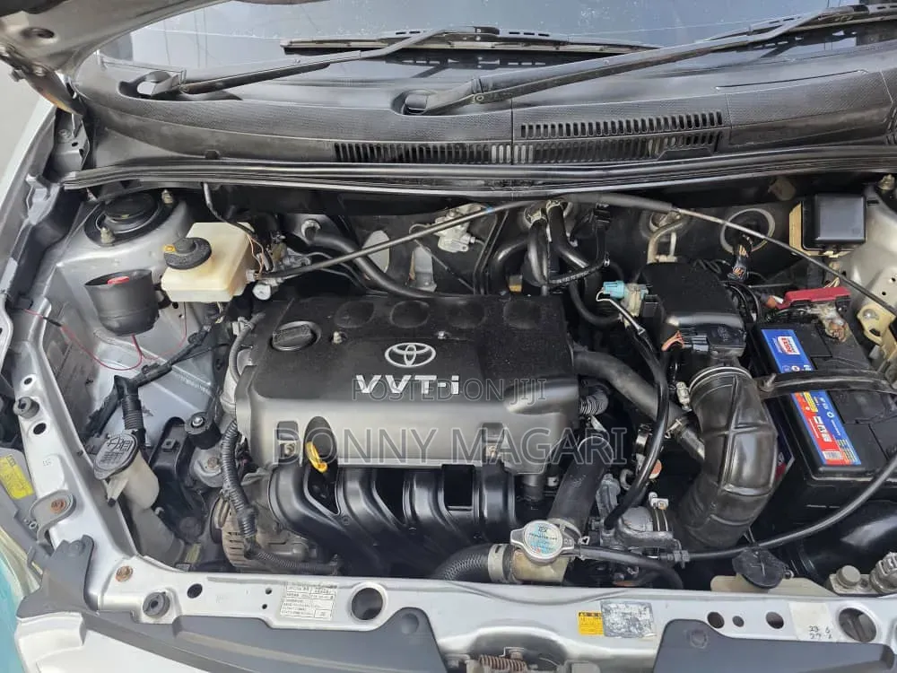 Toyota IST 2004 Silver