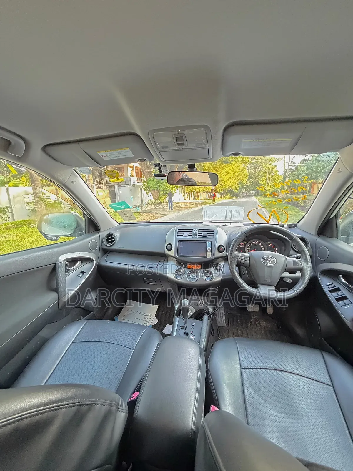 Toyota Vanguard 2010 White