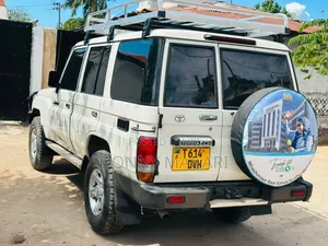Toyota Land Cruiser 2018 White