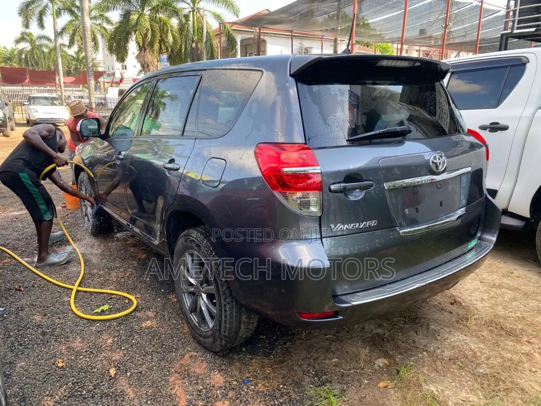 Toyota Vanguard 2011 Gray
