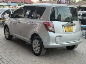 Toyota Ractis 2009 Silver