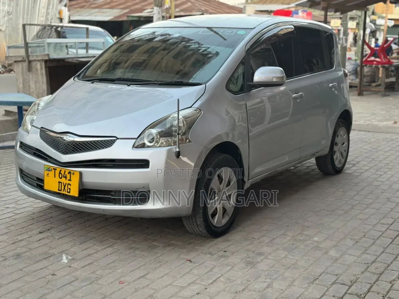 Toyota Ractis 2009 Silver