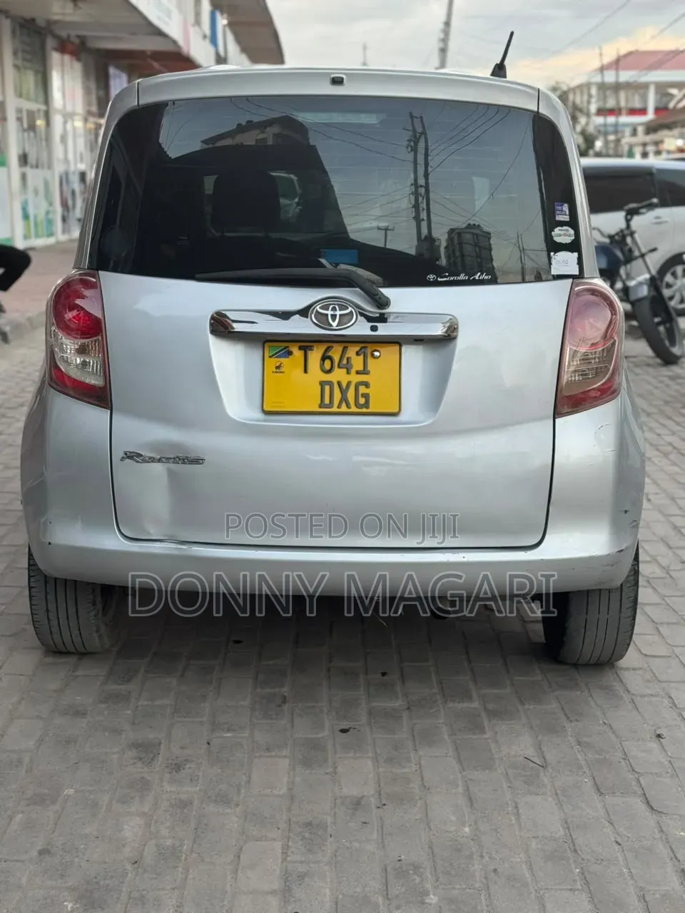 Toyota Ractis 2009 Silver