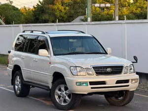 Toyota Land Cruiser 2001 White