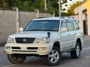 Toyota Land Cruiser 2001 White