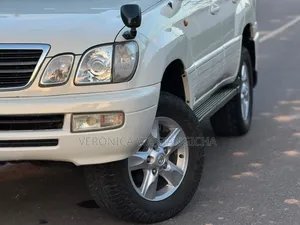Toyota Land Cruiser 2001 White
