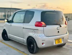 Toyota Porte 2005 Silver