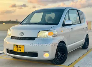 Toyota Porte 2005 Silver