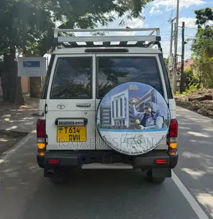 Toyota Land Cruiser 2018 White