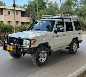 Toyota Land Cruiser 2018 White