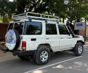 Toyota Land Cruiser 2018 White