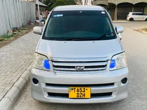 Toyota Noah 2006 Silver