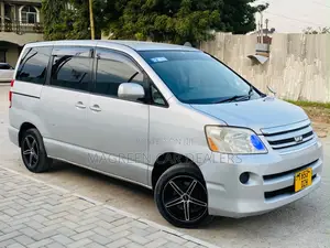 Toyota Noah 2006 Silver