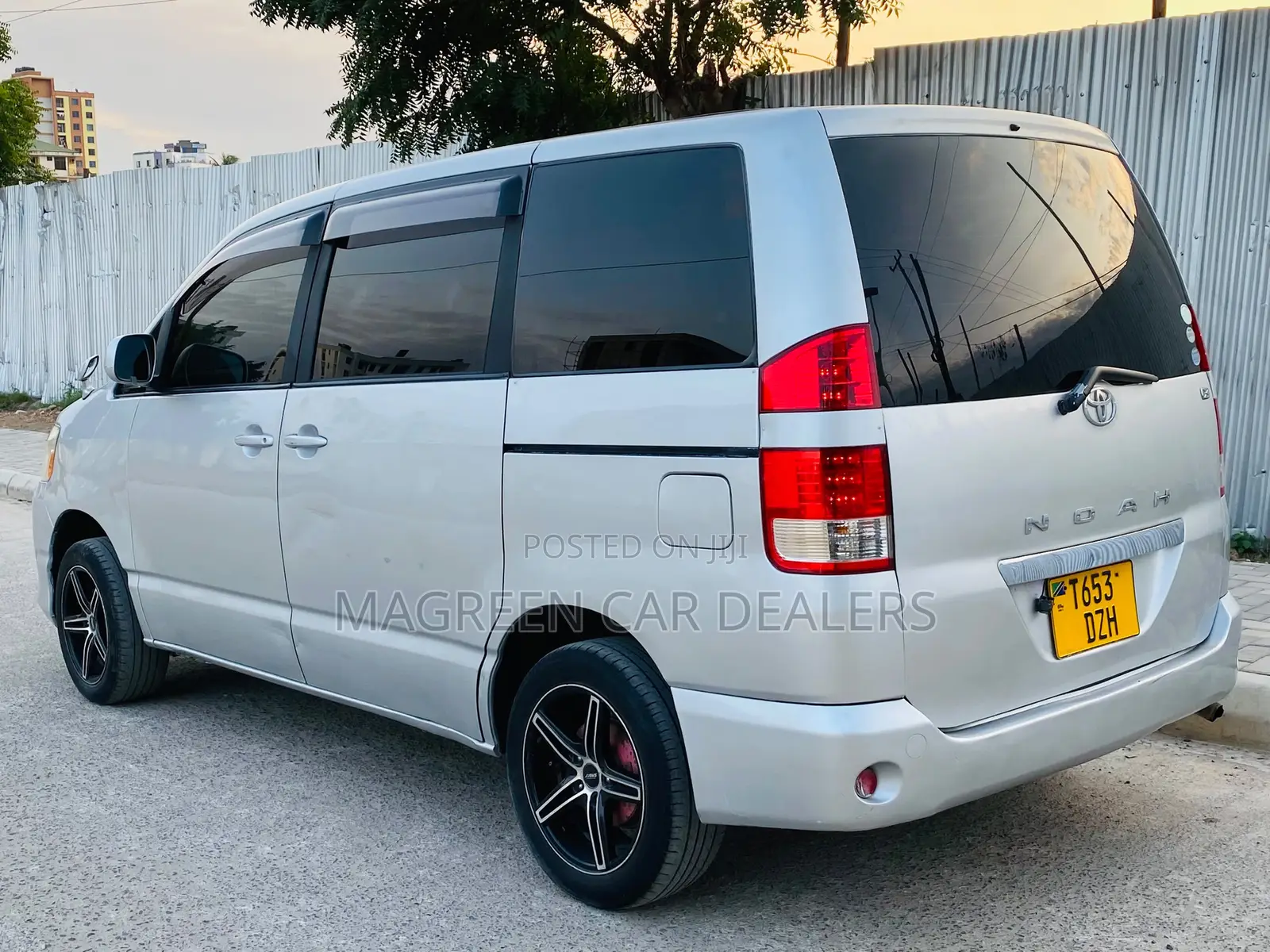 Toyota Noah 2006 Silver