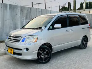 Toyota Noah 2006 Silver