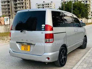 Toyota Noah 2006 Silver