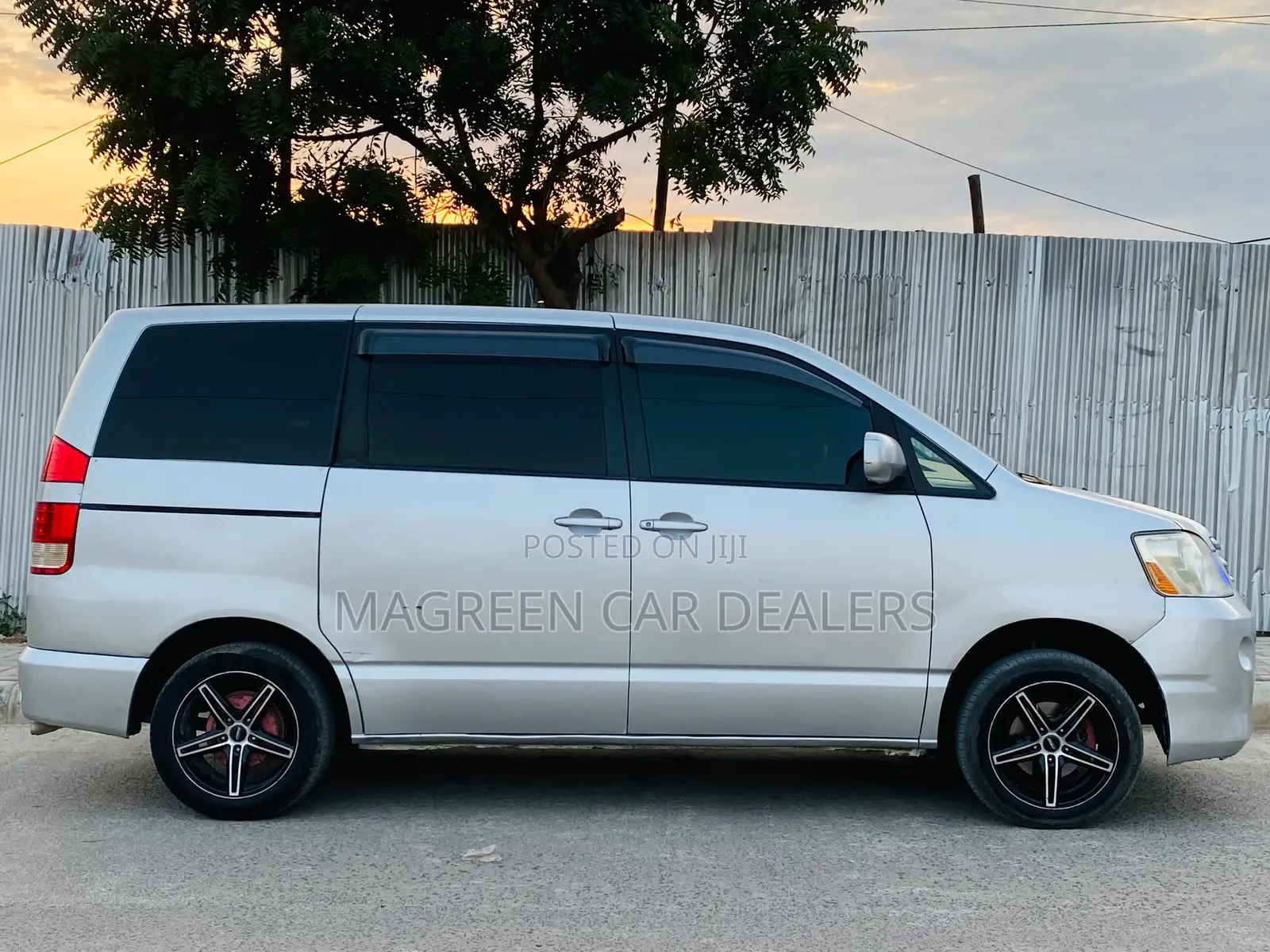 Toyota Noah 2006 Silver