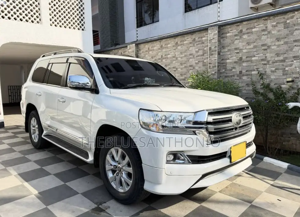 Toyota Land Cruiser 2016 White
