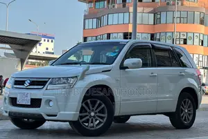 Suzuki Escudo 2008 White