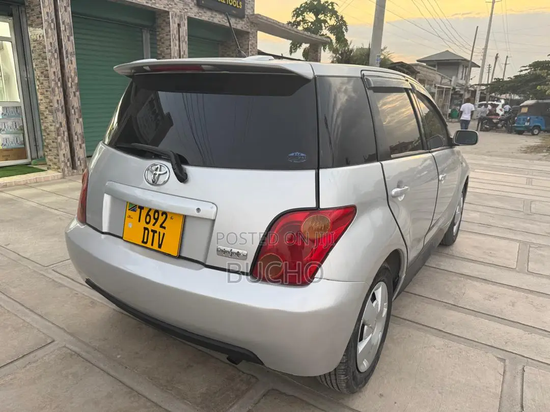 Toyota IST 2005 Silver