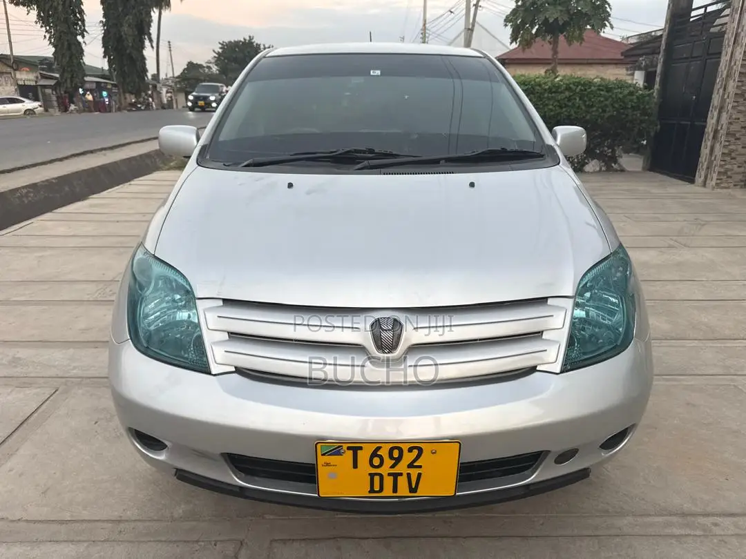 Toyota IST 2005 Silver
