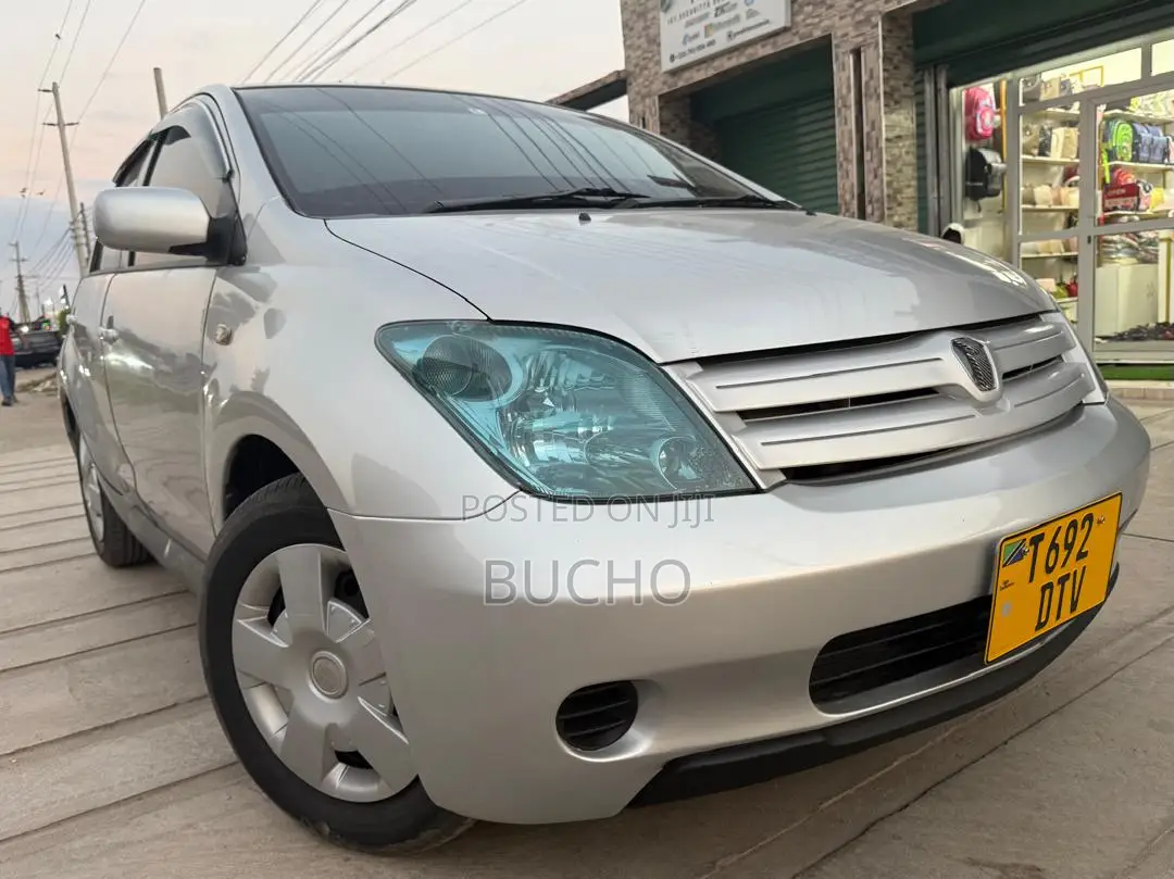 Toyota IST 2005 Silver