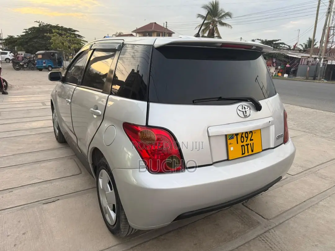 Toyota IST 2005 Silver