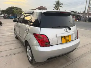 Toyota IST 2005 Silver