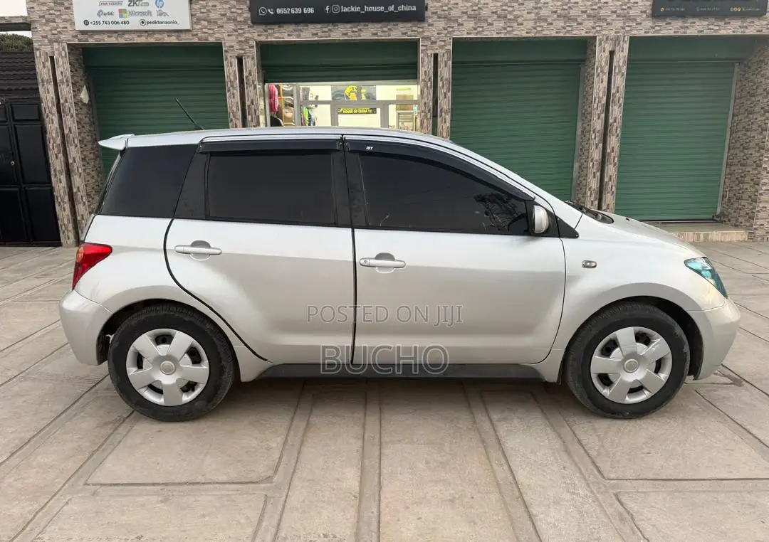 Toyota IST 2005 Silver