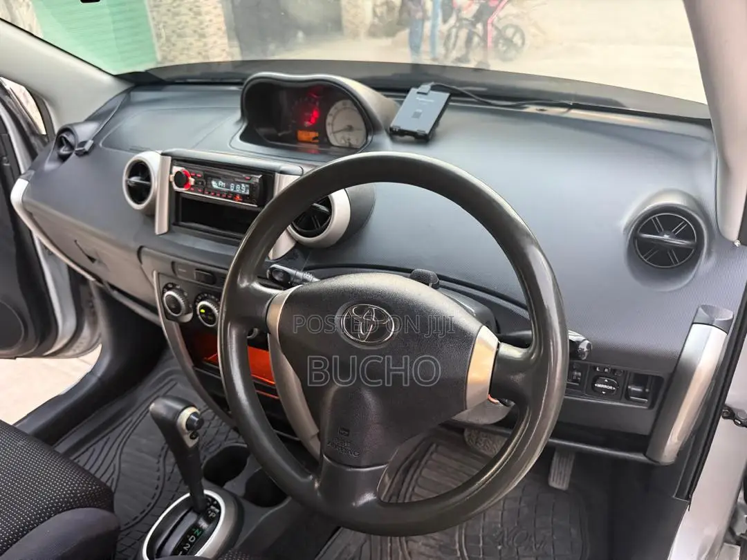 Toyota IST 2005 Silver