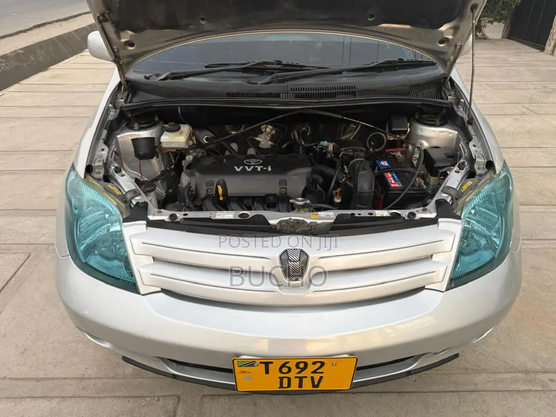 Toyota IST 2005 Silver