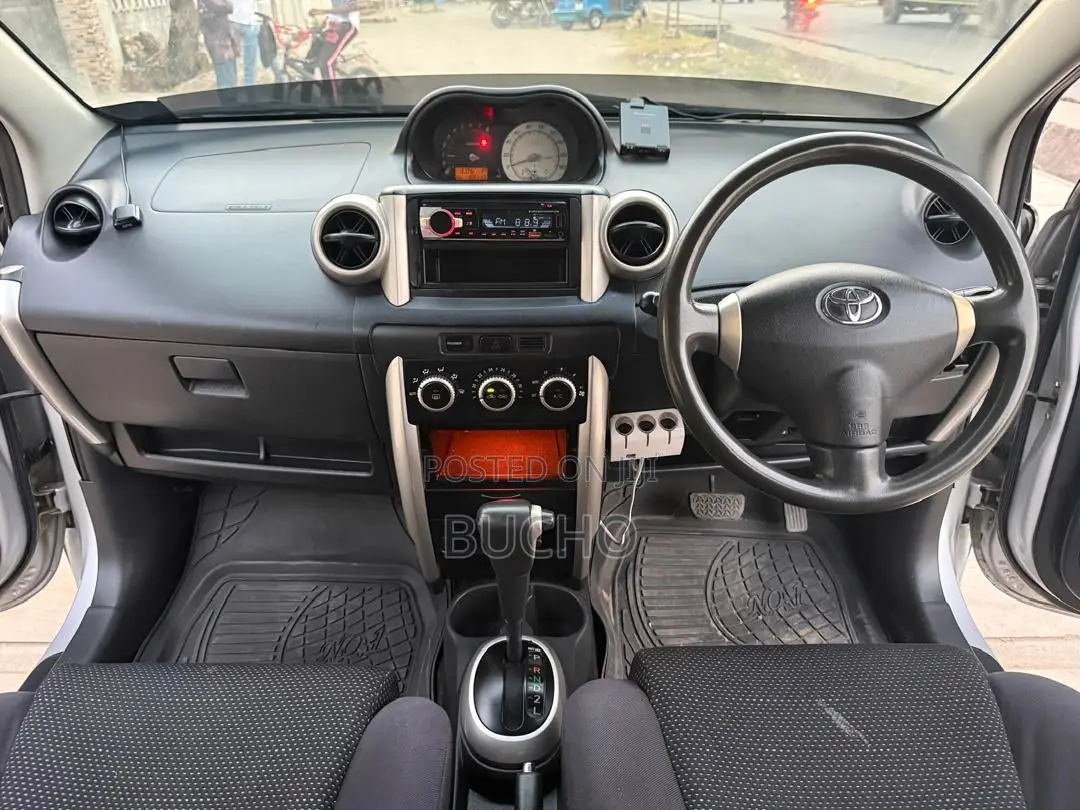 Toyota IST 2005 Silver