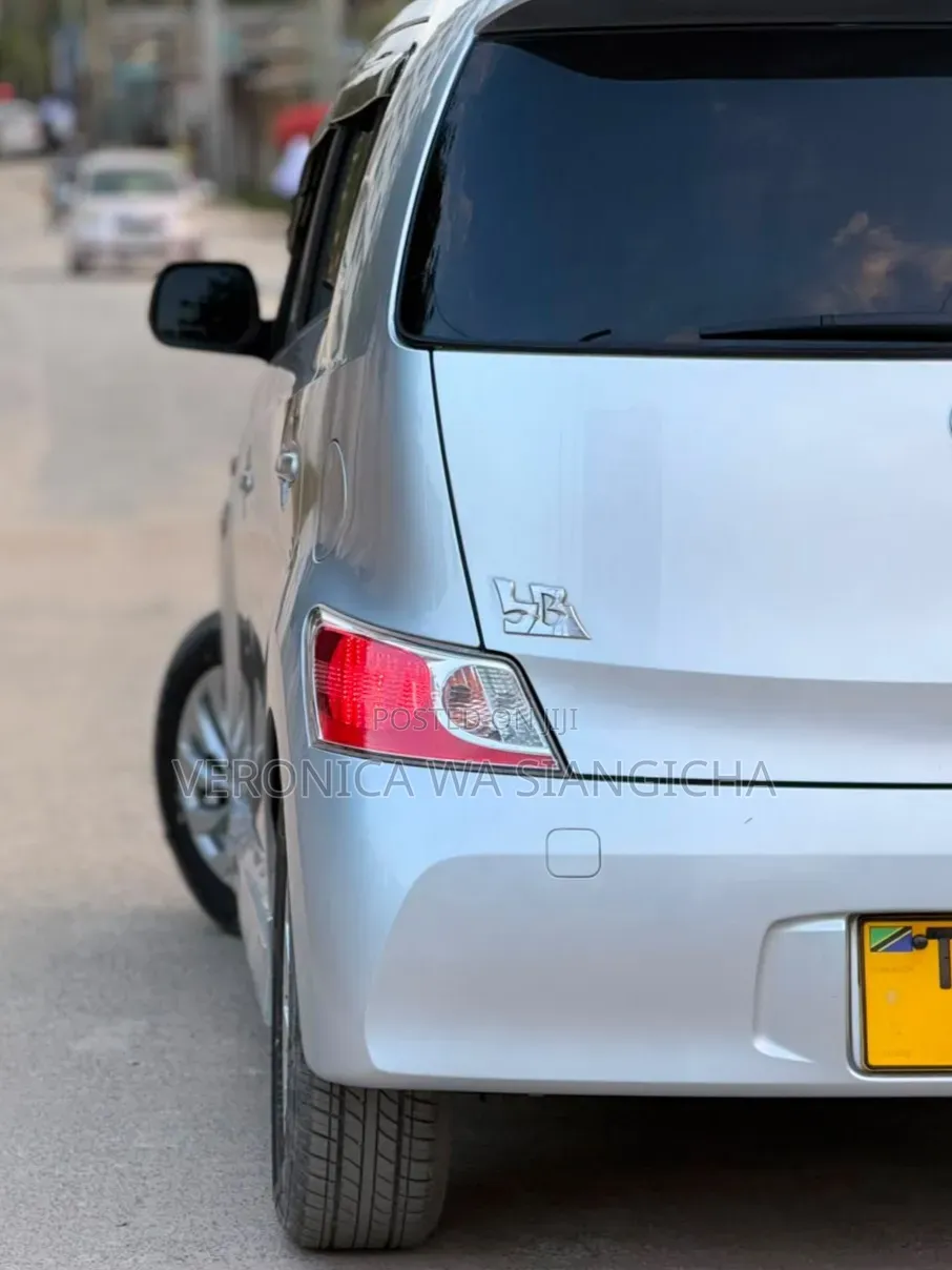 Toyota bB 2006 Silver