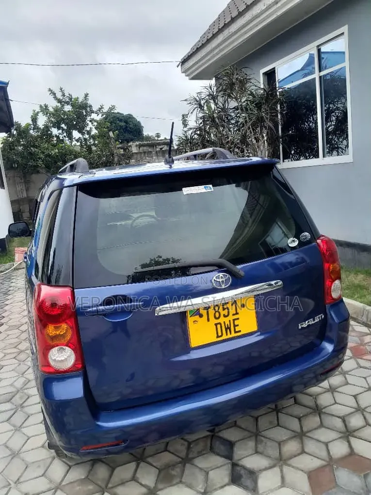 Toyota Raum 2008 Blue