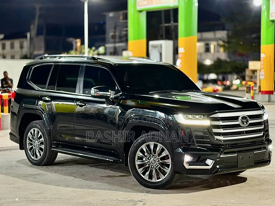 Toyota Land Cruiser LC300 2023 Black