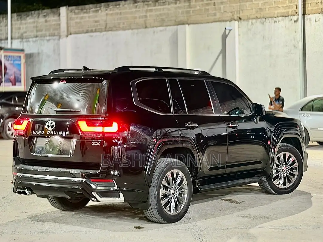 Toyota Land Cruiser LC300 2023 Black