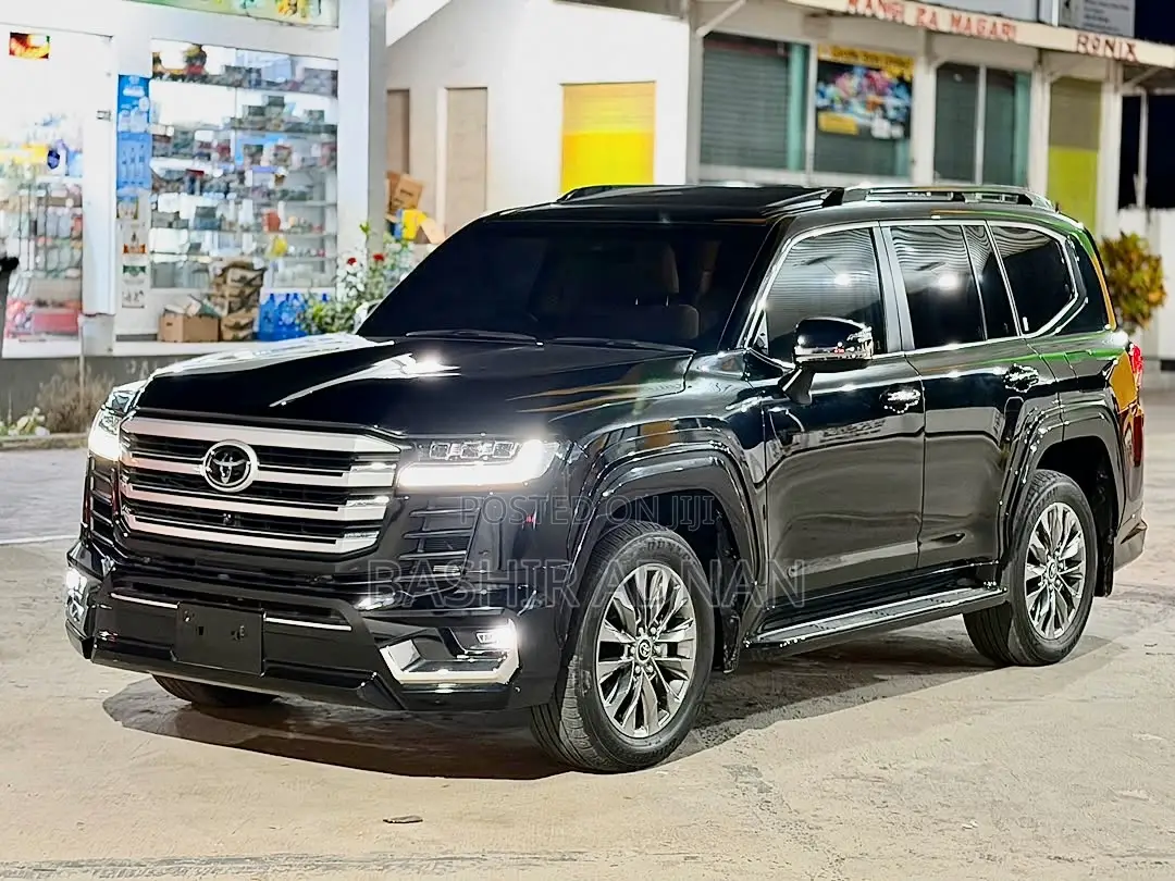Toyota Land Cruiser LC300 2023 Black