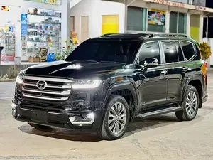Toyota Land Cruiser LC300 2023 Black