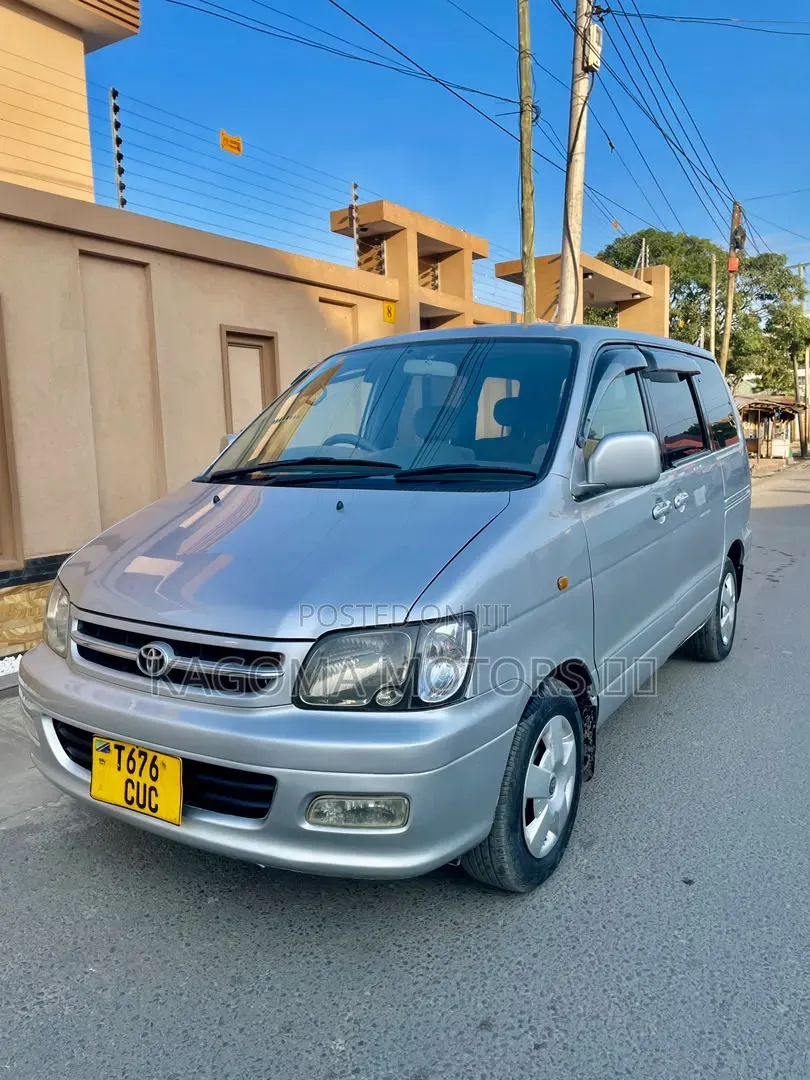 Toyota Noah 2001 Silver