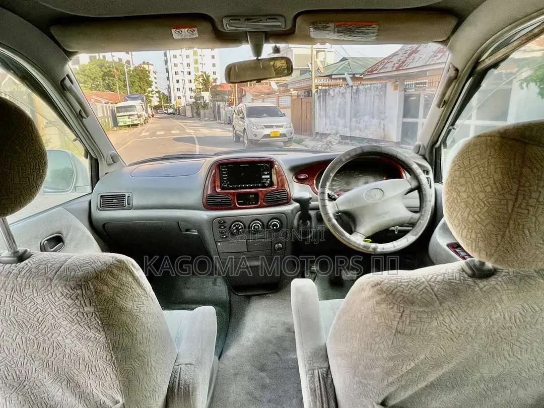 Toyota Noah 2001 Silver