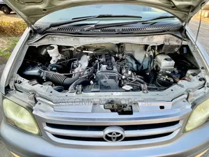 Toyota Noah 2001 Silver