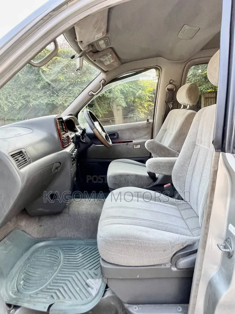 Toyota Noah 2001 Silver