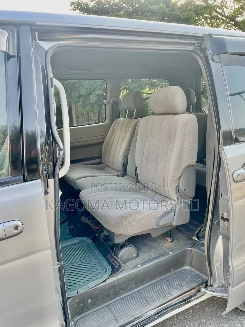 Toyota Noah 2001 Silver