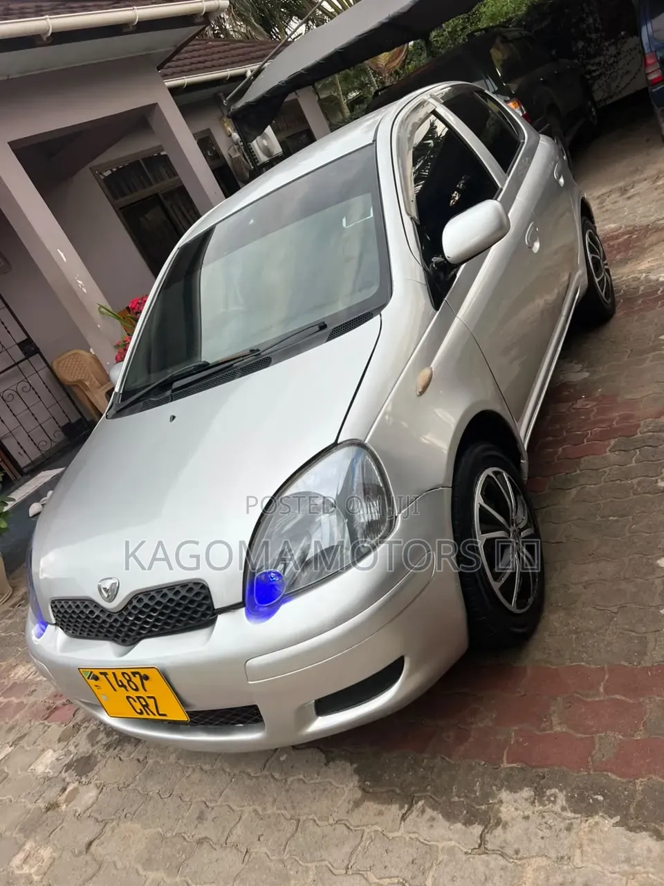 Toyota Vitz 2002 Silver