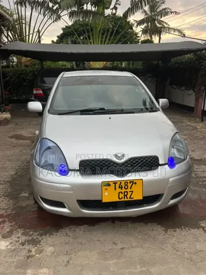 Toyota Vitz 2002 Silver